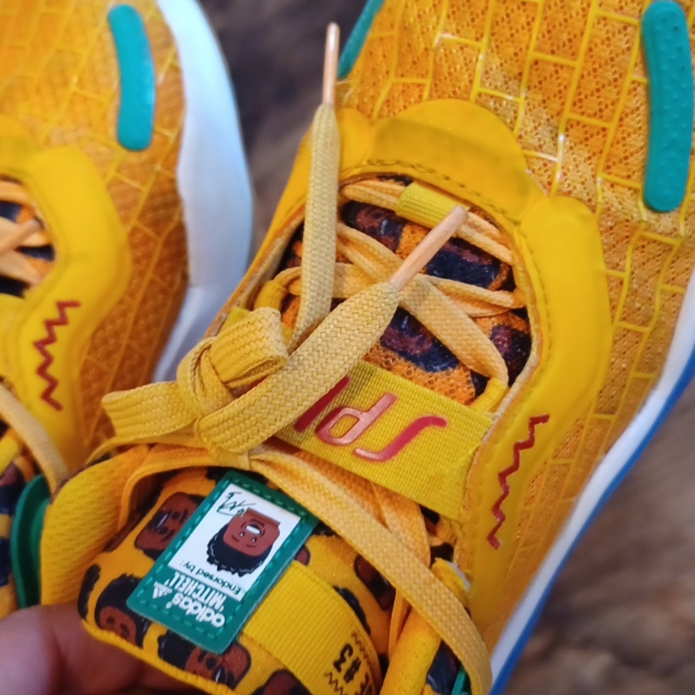 Donavan Mitchell x Adidas x Lego Size 3Y - Picture 14 of 16